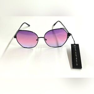 Quay BIG LOVE NWT Sunglasses pink/purple/blue fade lenses with black metal RARE